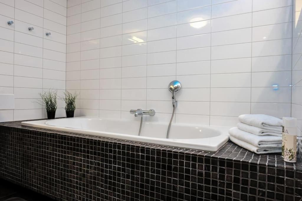 #Stayhere - Spacious Luxury Town Hall 3Bdr Apartment VNO Exteriör bild